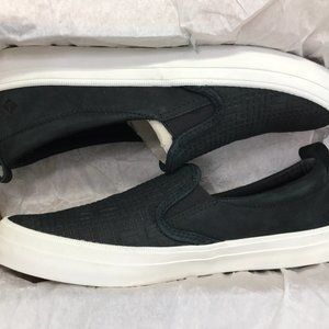 women's crest twin gore woven emboss sneaker